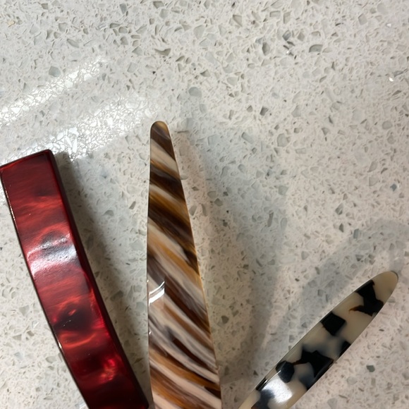 Bundle of 3 Large Plastic Hair Clips - Tortoise Shell, Marbled, Stylish Everyday - Picture 3 of 5